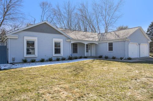 4762 Norfolk Cir, Kalamazoo MI  49024-3828 exterior