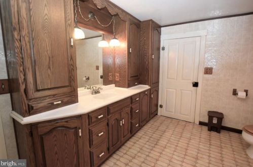 795 Abbottstown Pike, Hanover PA 17331-8235 exterior