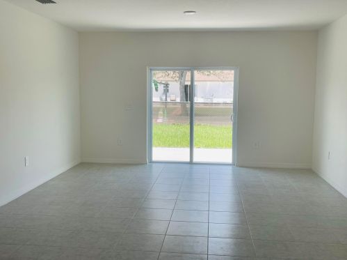 2082 Burlington St, Fort Pierce FL 34984-4365 exterior