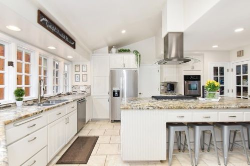 13561 Malena Dr, Tustin CA 92780-1914 exterior