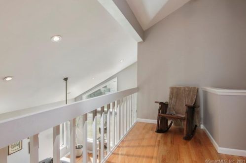 2 Deepwood Dr, Farmington CT 06032-1147 exterior