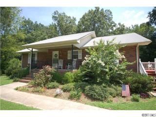 8500 Pine Cir, Charlotte, NC 28215-9485