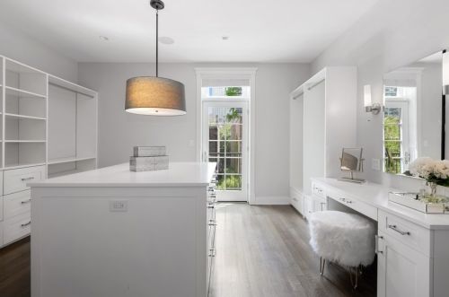 61 Elm St, Chicago IL 60610-2434 exterior