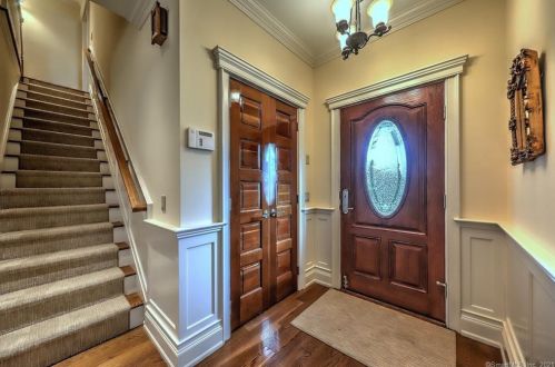 20 Governors Ave, Milford CT 06460-3439 exterior