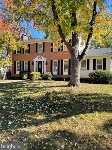 7511 Berwick Ct, Alexandria VA  22315-4110 exterior