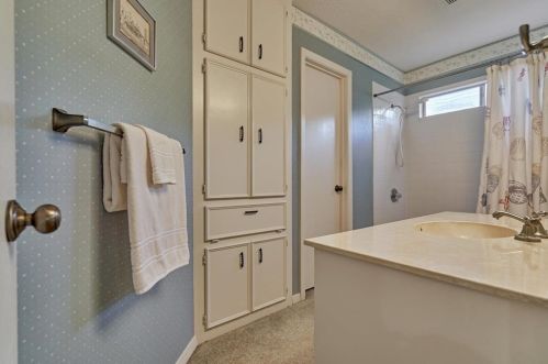 102 Golfview Dr, Montgomery TX 77356-8804 exterior