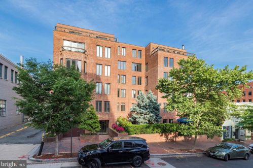 1045 31st St, Washington DC  20007-4407 exterior