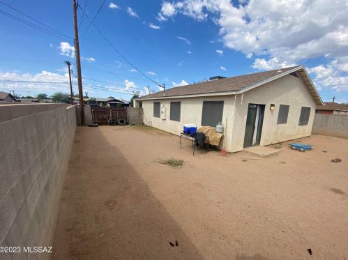 5247 Missiondale Rd, Tucson, AZ 85706-1353