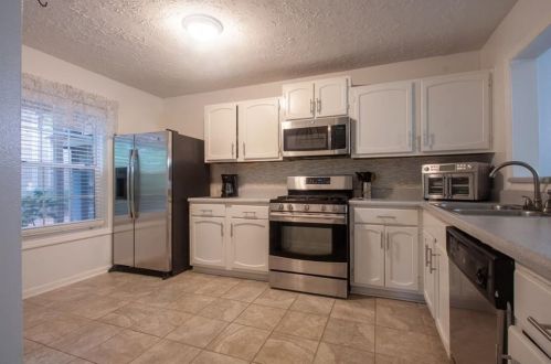 1352 Crossing Dr, Atlanta, GA 30329-3570