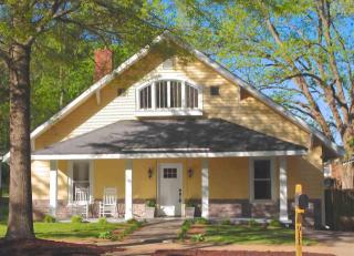 911 Hampton Ave, Greenville, SC 29601-1131