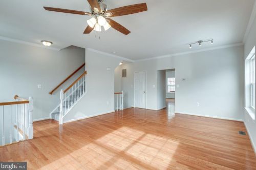 581 Kalmia Sq, Leesburg VA 20176-4037 exterior