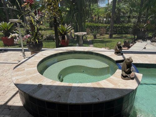 2832 Coco Lk Dr, Naples FL 34105-4514 exterior