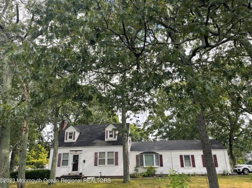 1035 Old Farm Rd, Point Pleasant Beach, NJ 08742-3940