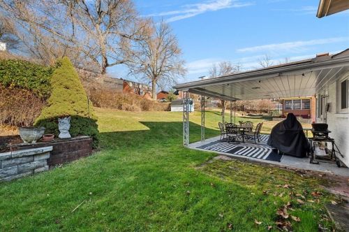 1300 Blue Jay Dr, Pittsburgh PA  15243-1206 exterior