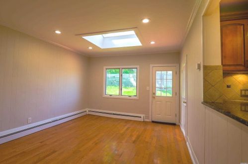 32 Maryland St, Huntington Station NY 11746-6945 exterior