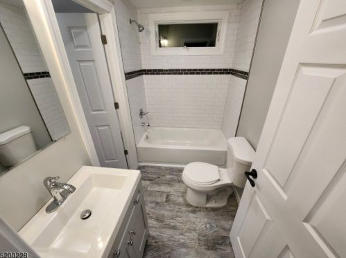 17 Grandview Ln, West Milford Lakes NJ  07480-1424 exterior