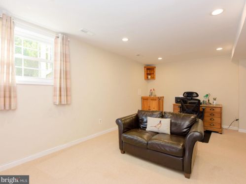 1302 Commonwealth Ave, Alexandria VA 22301-2021 exterior