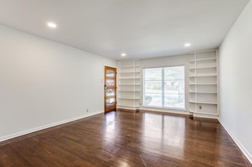 9515 Dixie Ln, Dallas TX  75228-3738 exterior