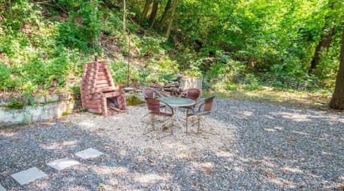 236 Roosevelt Dr, Seymour CT 06483-2118 exterior