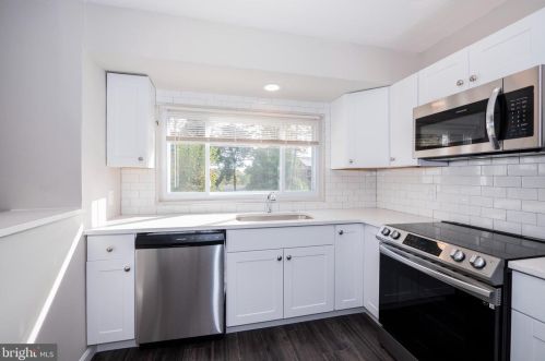 9615 New Hampshire Ave, Silver Spring MD 20905-3918 exterior