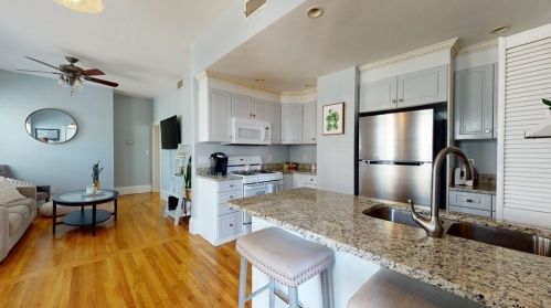 627 6th St, Boston, MA 02127-3131