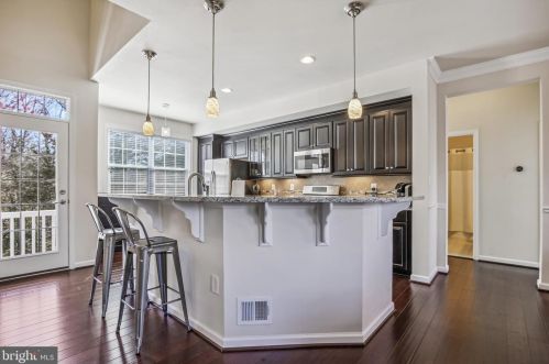 3570 Huntley Manor Ln, Alexandria VA  22306-5111 exterior