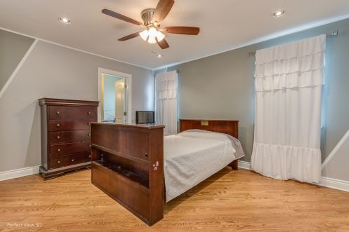 8020 Kilbourn Ave, Chicago IL 60646-5020 exterior