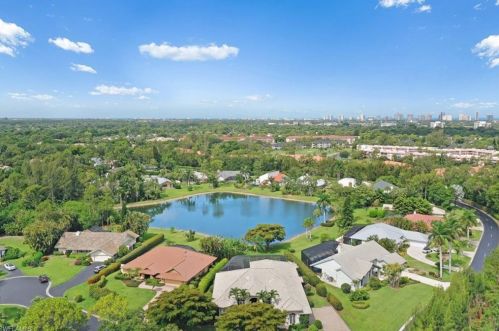 1380 Bald Eagle Dr, Naples FL 34105-7407 exterior