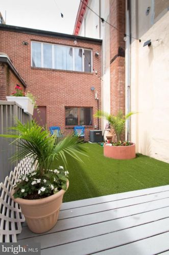 1144 4 St, Philadelphia PA 19133-3208 exterior