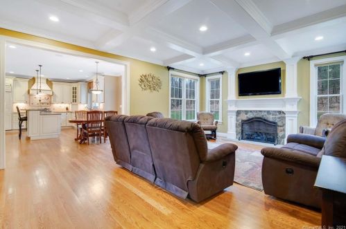 87 Frst Hl Dr, Farmington CT exterior