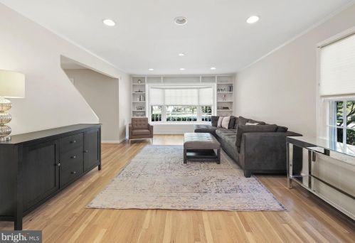 8224 Inverness Holw Ter, Rockville MD 20854-2726 exterior