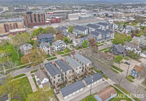 548 Fairview Ave, Grand Rapids MI 49503-1518 exterior