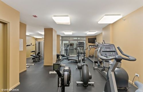 125 Jefferson St, Chicago IL  60661-3609 exterior