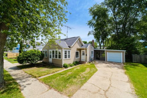 376 Maple St, Shelby, MI 49455-1129