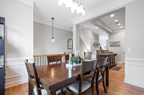 2022 Cobblestone Cir, Atlanta GA  30319-4909 exterior