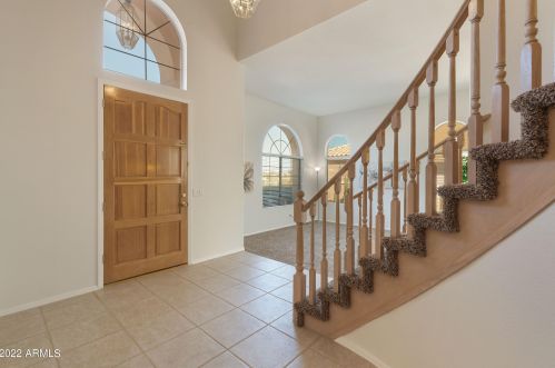 2737 Amberwood Dr, Phoenix AZ 85045-4208 exterior