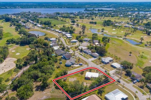 3113 Monte Vis St, Fort Pierce FL 34952-6002 exterior