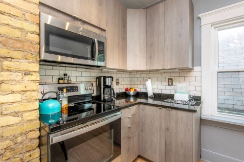 325 Montana St, Milwaukee WI 53219-3077 exterior