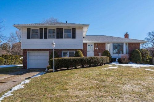 16 Dunford St, Huntington Station, NY 11747-1347