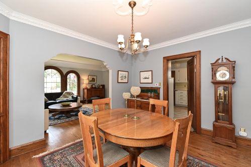 5040 Shoreland Ave, Milwaukee WI  53217-5539 exterior