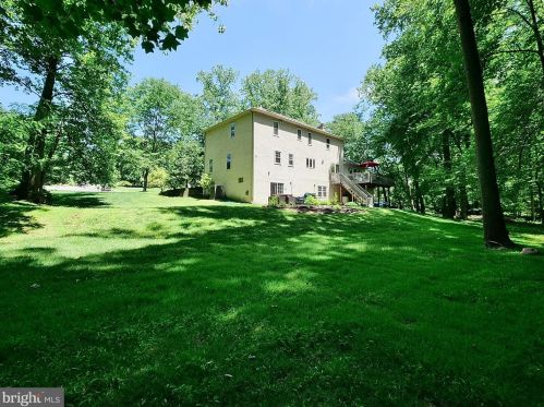 12 Michele Dr, Media PA 19063-1029 exterior