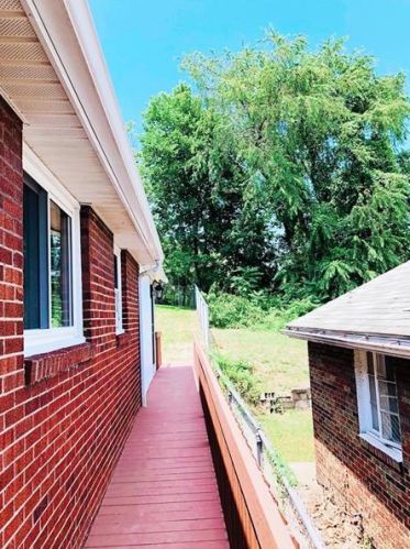 2929 Webster Ave, Pittsburgh PA  15219-4209 exterior