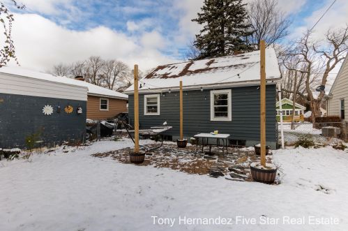 977 Southern Ave, Meskegon MI  49441-2236 exterior