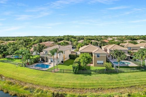 7878 Emerald Winds Cir, Boynton Beach FL 33473-7834 exterior