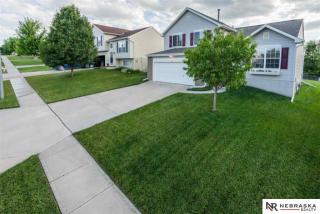 7708 161 Ter, Omaha NE  68136-3244 exterior