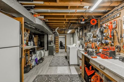 13 Tanglewood Ave, Enfield CT 06082-2621 exterior