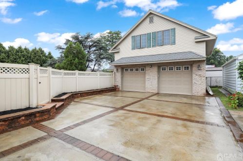 829 Evergreen Ct, New Brunswick NJ 08902-2314 exterior