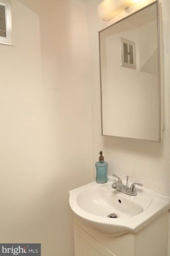 835 Hilton Dr, Lancaster PA 17603-5835 exterior