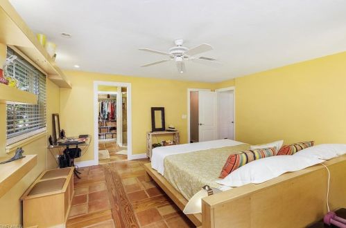 2633 Longboat Dr, Naples FL 34104-3382 exterior