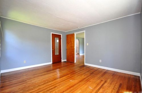 184 St, Windsor CT 06095-2412 exterior